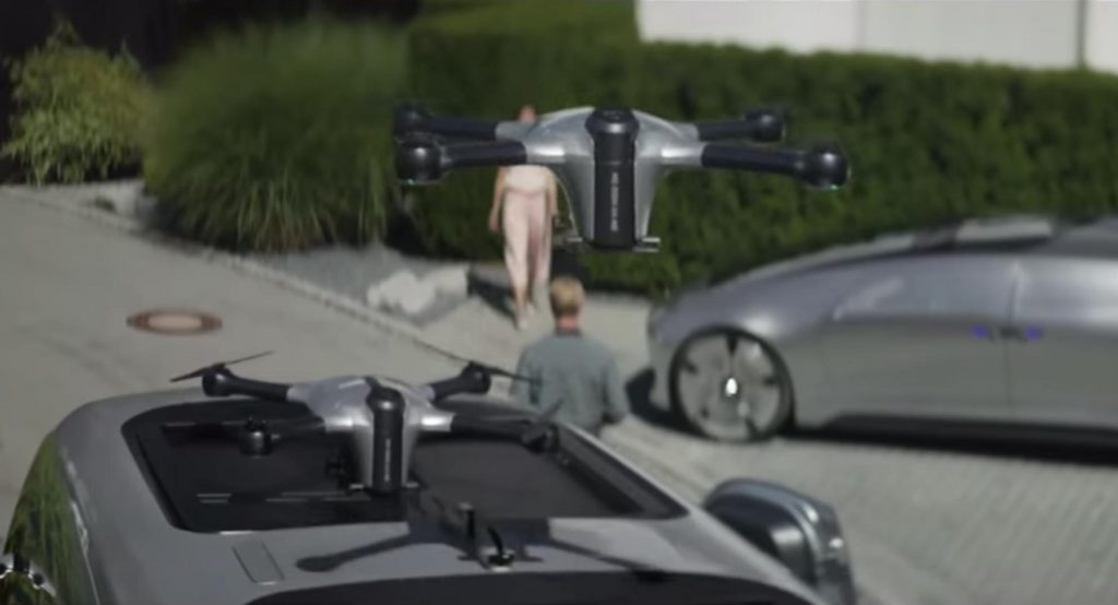 Enquanto o motorista faz uma entrega, o drone faz outra na Van do Futuro