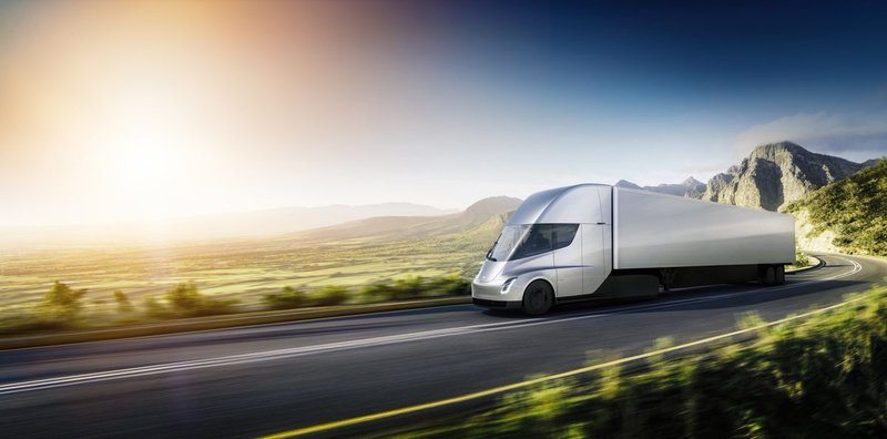 Caminhão Tesla Semi chega em dezembro (e já teve problema)