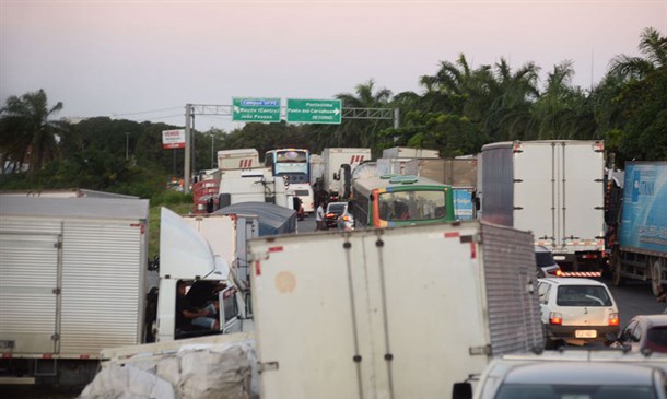 Greve_de_caminhoneiros_continua_pe